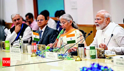 PM meets economists to boost growth ahead of Union Budget | Delhi News - Times of India