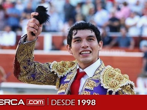 El torero mexicano Isaac Fonseca abre la Feria de Albacete con la primera oreja