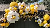 Bring spring to your party display with balloon flowers! Here's how to make them...