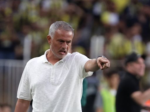 Mourinho sufre para pasar a la siguiente ronda