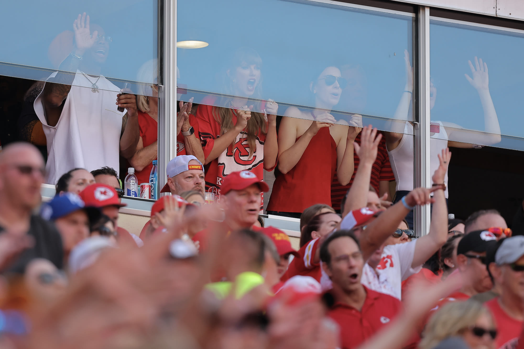 Taylor Swift Sips From ‘87’ Cup, Fans Herself Off During Travis Kelce’s Intro at Chiefs Game