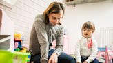Umfrage: Kinderbetreuung bringt Eltern im Job oft Nachteile
