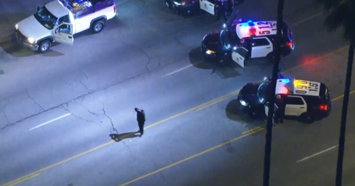 Allegedly armed pursuit suspect arrested after high-speed chase through North Hollywood