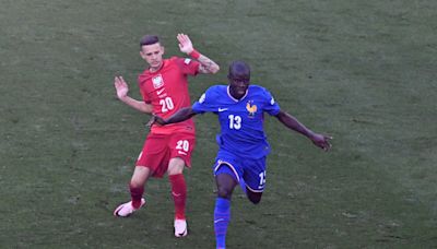 Francia - Polonia, en directo | Skorupski detiene los tiros de Theo y Dembélé y evita el gol de los franceses