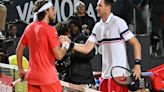 Chileno Jarry elimina a Tsitsipas en cuartos de final de Masters 1000 de Roma