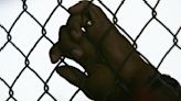 Polémica tras la muerte de un reo sometido por oficiales en cárcel del condado Tarrant