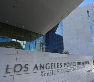 Inmate who killed off-duty LAPD detective in front of 6-year-old son dies in prison