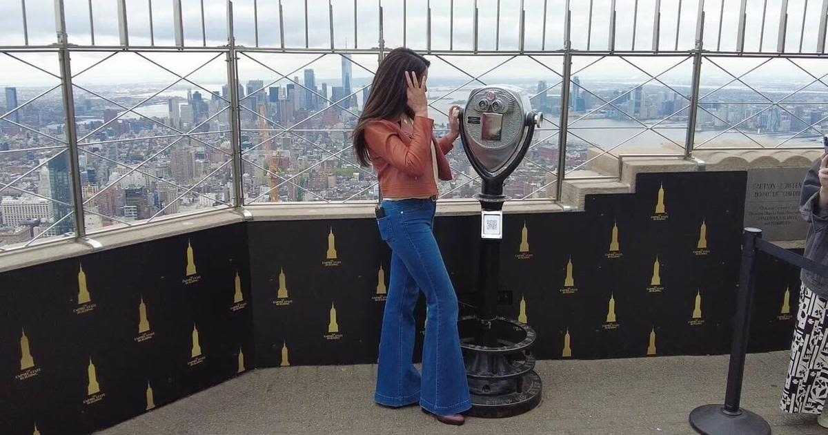 NY: Padma Lakshmi visits the Empire State Building - 52951090