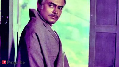 Astrologer's early death prediction: Why Sanjeev Kumar played iconic role of Thakur in 'Sholay' at the age of 37