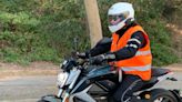 Si tienes el carnet de coche y quieres sacarte el A2 de moto, es más fácil de lo que imaginas, pero el precio final depende de tus habilidades