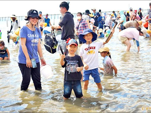 台南七股海鮮節 3200人下水挖文蛤