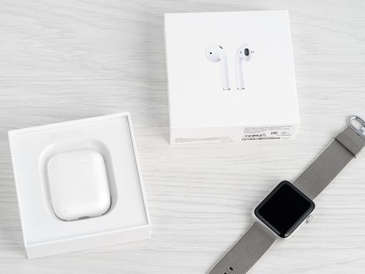 Conoce cómo conectar tus AirPods a un Apple Watch - La Opinión
