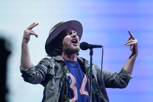 John Krasinski and Eddie Vedder dined in Boston before rocking Fenway Park with Pearl Jam - The Boston Globe