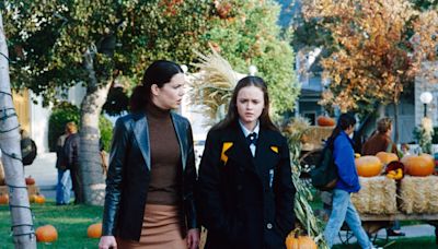 Happy ‘Gilmore Girls’ season! Here are the 7 best fall episodes and where to stream them (for free)