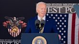 Biden dijo a cadetes de West Point que serán 'guardianes de la democracia" tras su graduación - La Opinión