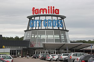 Entrén till Familia Köpcentrum och City Gross i Hyllinge.