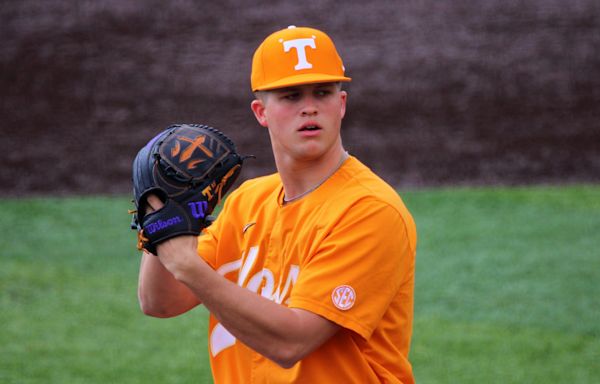 No. 1 Tennessee baseball wins series, extends streak to nine games against Vanderbilt