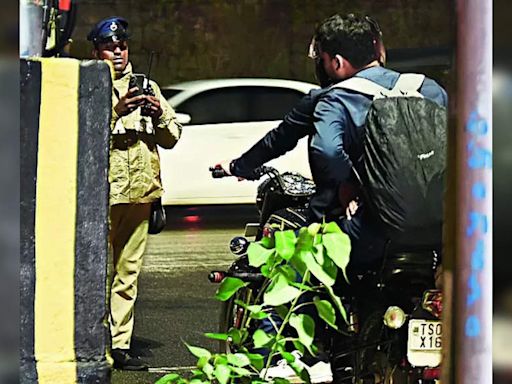 Traffic police play ‘Tom & Jerry’ with wrong-way drivers | Hyderabad News - Times of India