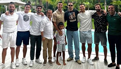 Cristiano Ronaldo links up with former Man Utd team-mate on holiday
