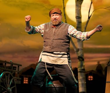 Review: FIDDLER ON THE ROOF at The Phoenix Theatre Company