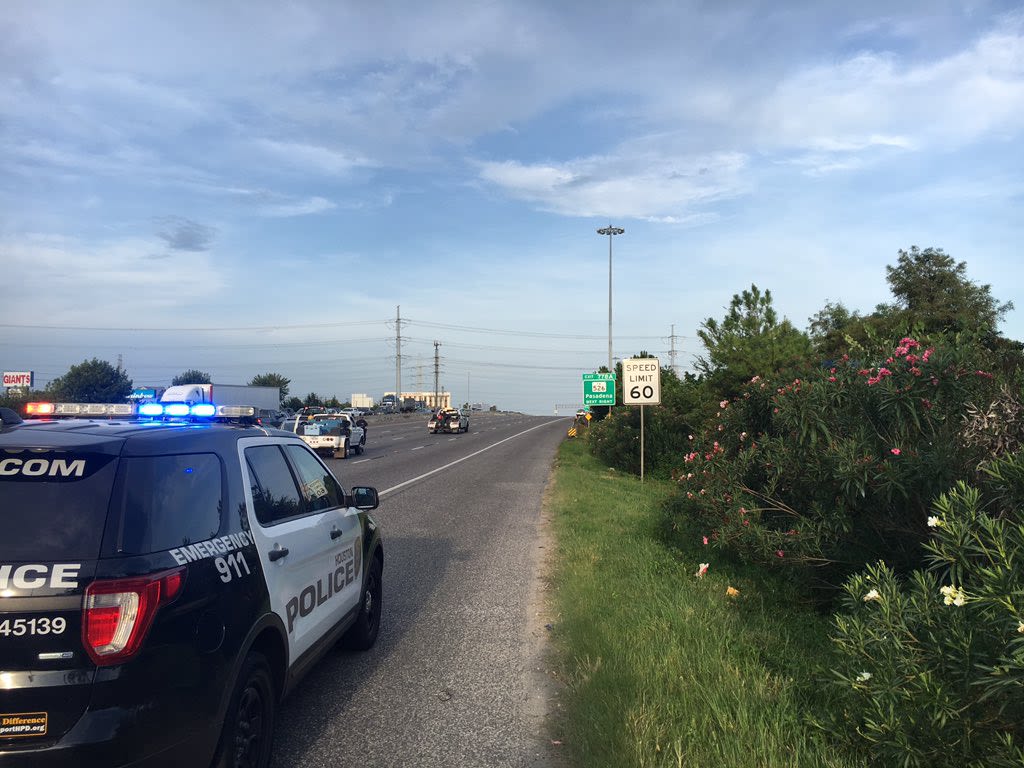 Houston freeway shooting: Gunman on the run after killing 2 during rush hour