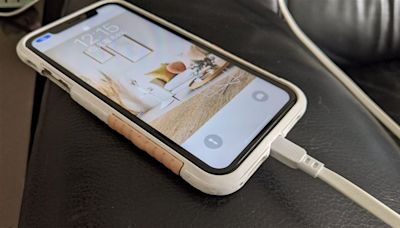 iPhone開啟1功能 充過夜也不怕！達人教5招「電池長壽秘訣」