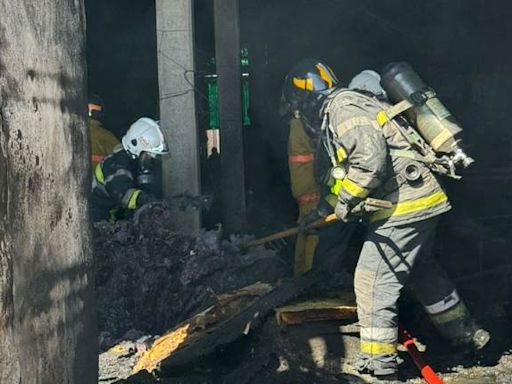 Incendio sin víctimas fatales en fábrica de colchones en Champa Rancho