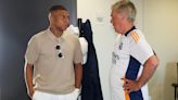 Mbappé se pone en manos del Madrid para la gira, pero el club lo ve “una temeridad”