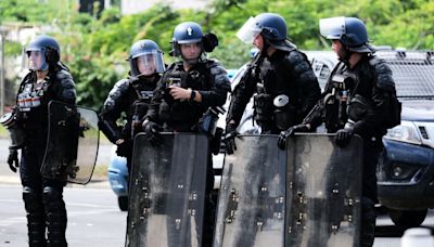Tensión en Nueva Caledonia: un séptimo muerto pese a la visita de Macron