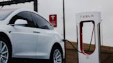 Many Americans still aren’t sold on going electric for next car purchase, poll finds