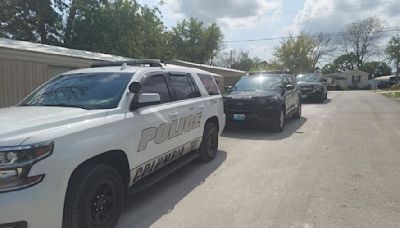 Law enforcement seen at Clark Lane mobile home park - ABC17NEWS