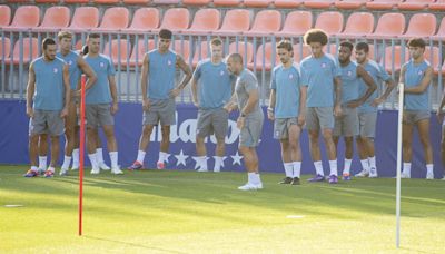 El Atlético se entrenó con otra baja circunstancial