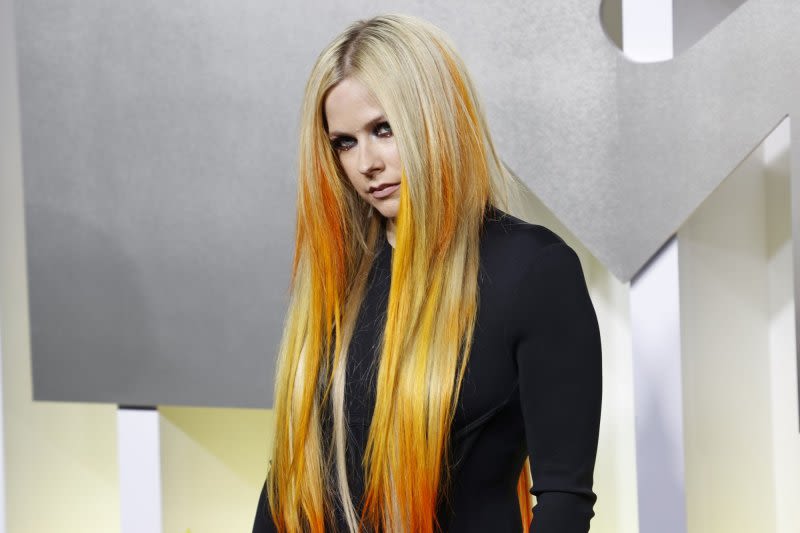 Avril Lavigne to release greatest hits album in June