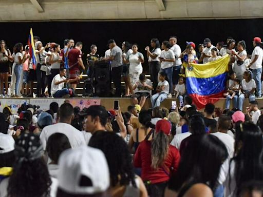 "Se murió mi esperanza": dolor de venezolanos en Colombia ante reelección de Maduro