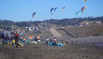 Constanza Ulloa gana el mayor encuentro de kitesurf femenino de Sudamérica