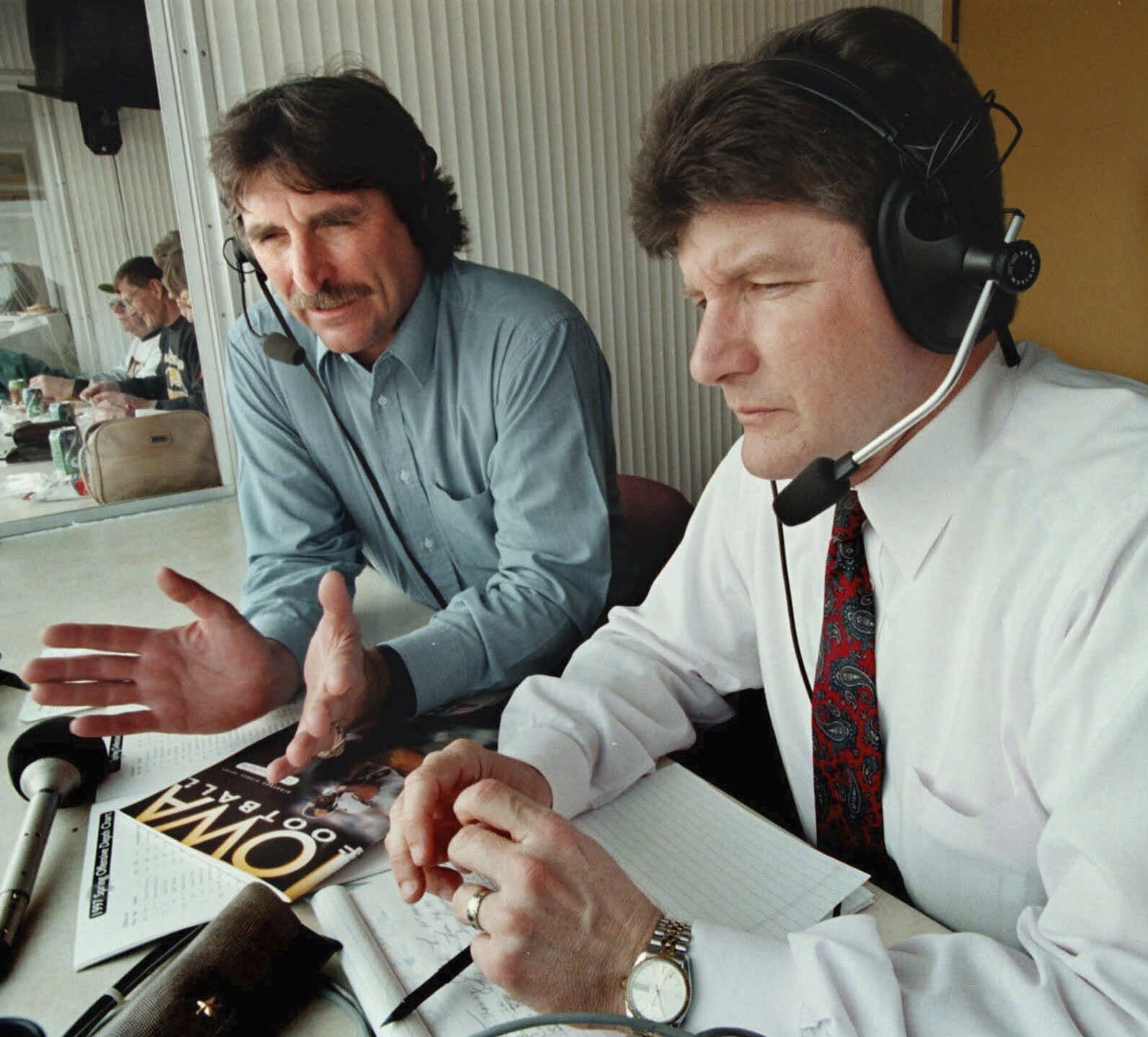 Longtime Hawkeyes football broadcaster Ed Podolak steps down from his radio analyst role