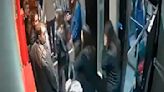 Diez jóvenes quedaron encerrados en un ascensor con capacidad para cuatro personas | En La Plata