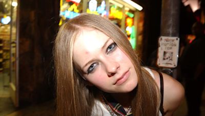 Avril Lavigne: la conspiración, la desaparición y el renacer de la estrella que relató la rebeldía de la generación milenial