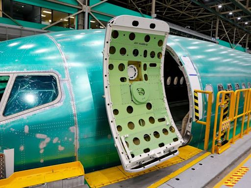 La FAA ordena la inspección de 2.600 aviones Boeing 737 por problema con las máscaras de oxígeno