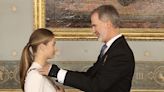 La princesa de Asturias recibe de manos de su padre la máxima distinción civil: el Collar de Carlos III