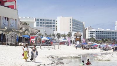 Cancún: Arenales erosionados tras el paso de Beryl, casi recuperados