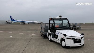 因應缺工.遊客增 東京羽田機場測試無人行李車