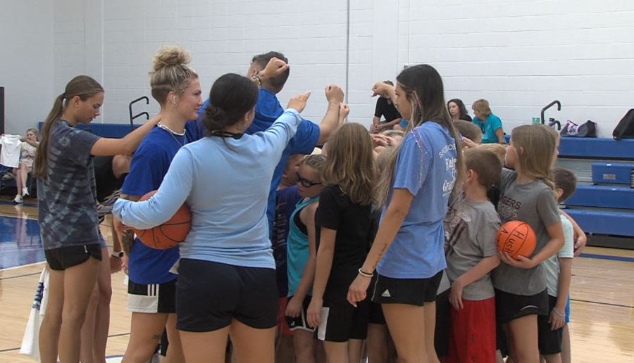 Cottey College Basketball team host young players camp in two sessions