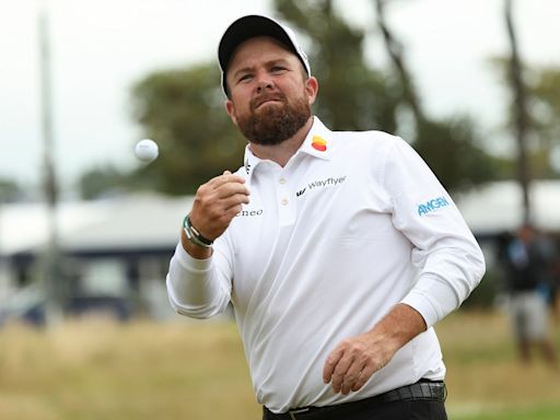 The Open Championship: Shane Lowry controló sus emociones y al viento para subirse a la cima del tablero