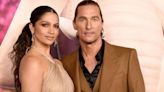 Esposa de Matthew McConaughey habla del terror que vivió en avión que se desplomó