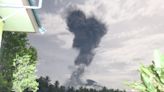Volcán indonesio Ibu entró en erupción: columna de ceniza alcalnzó tres kilómetros de altura