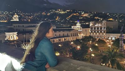 La magia de las cúpulas de la Catedral de Quito atrapa y encanta a los turistas