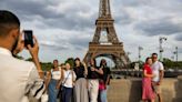 Eine amerikanische Mutter, die in die französischen Alpen gezogen ist, erklärt, was sie am modernen Tourismus stört