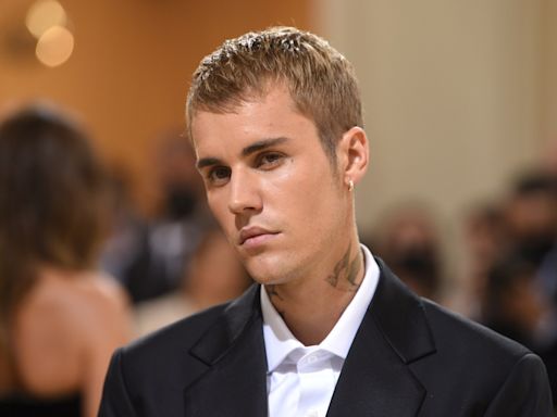 Justin Bieber “estalla” contra un grupo de adolescentes afuera de un hotel - El Diario NY