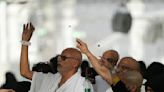Muslims at Hajj brave intense heat to cast stones at pillars representing the devil